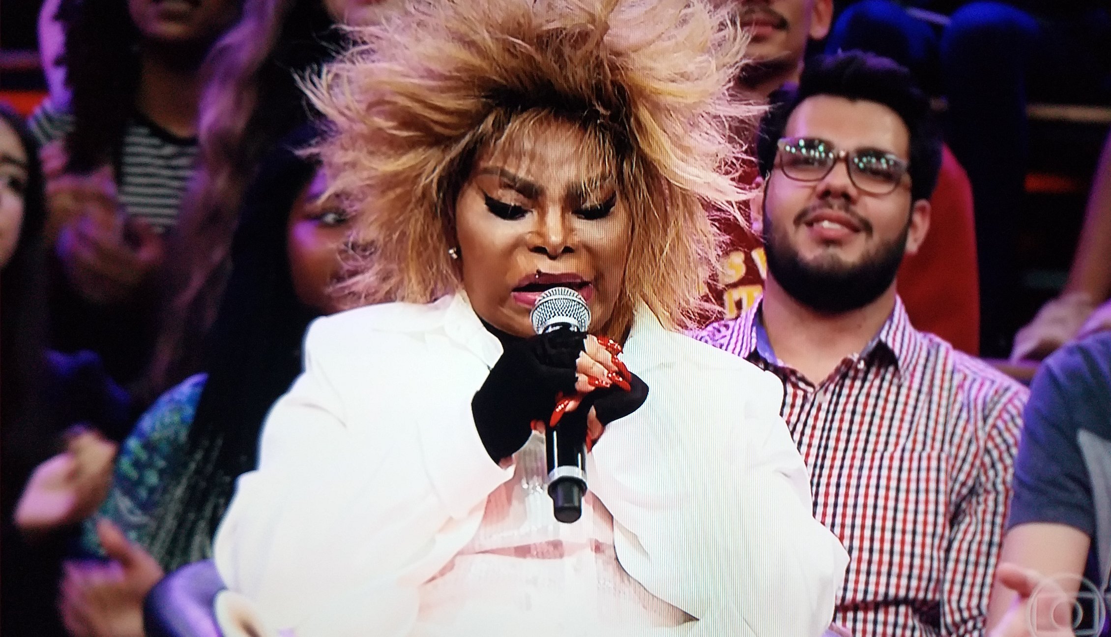Cabelo de Elza Soares no Altas Horas chama atenção da web