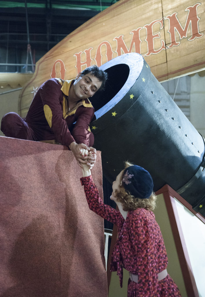 Bastidores da gravação da cena de Zeca (Eduardo Sterblitch) no circo em Éramos Seis