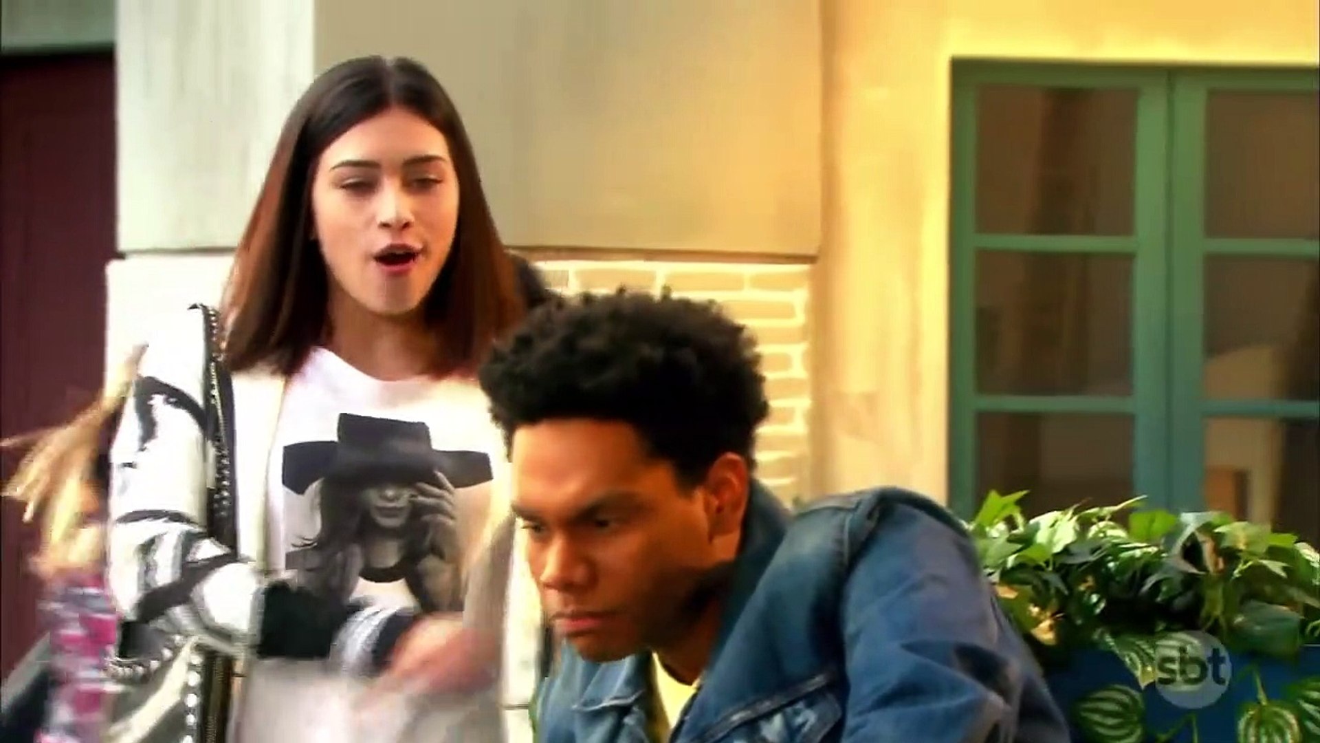 Flávia Pavanelli e Vítor Britto como Brenda e Jefferson em As Aventuras de Poliana (Reprodução / SBT)