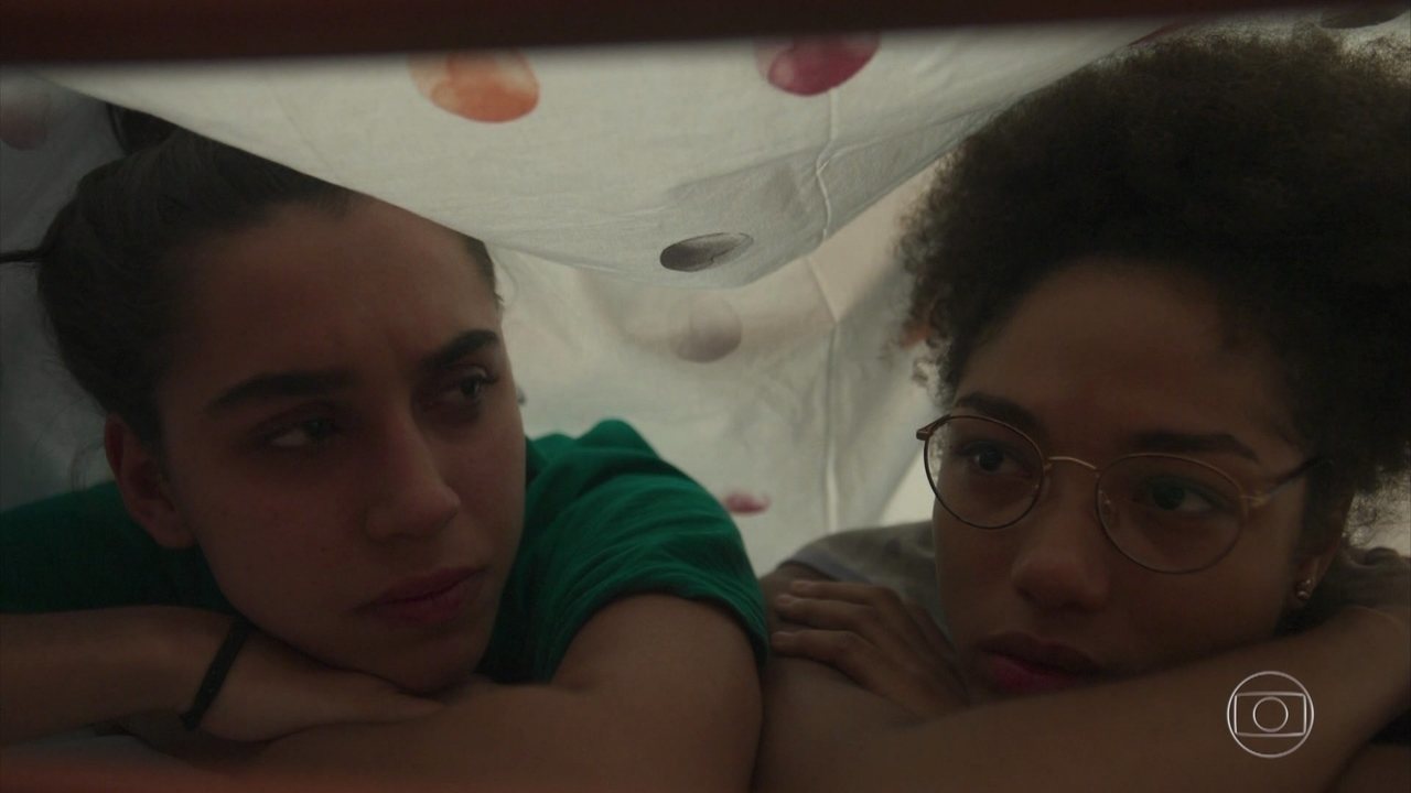 Gabriela (Giovanna Coimbra) e Alice (Bruna Inocencio) em Bom Sucesso