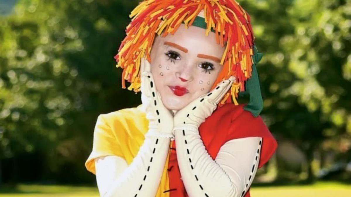 Isabelle Drummond como Emília, no Sítio do Pica-Pau Amarelo: canção tema da personagem foi usada sem autorização pela Globo (Divulgação)