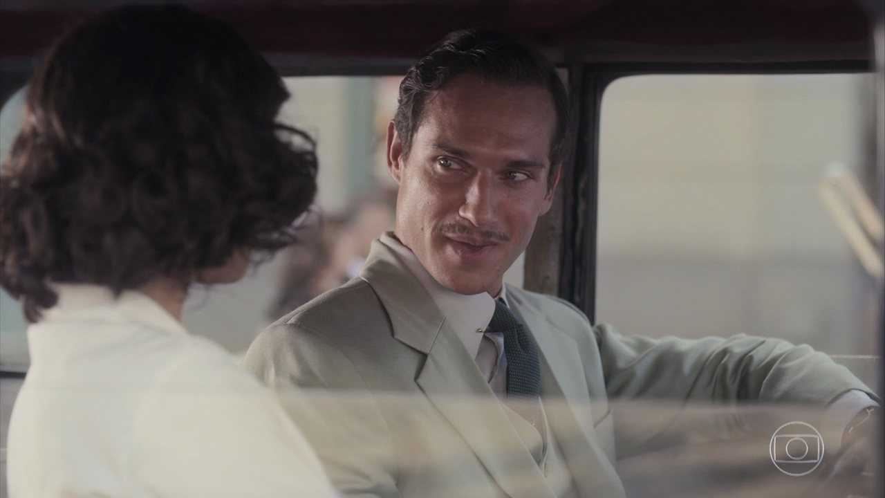 Isabel (Giullia Buscacio) e Felício (Paulo Rocha)