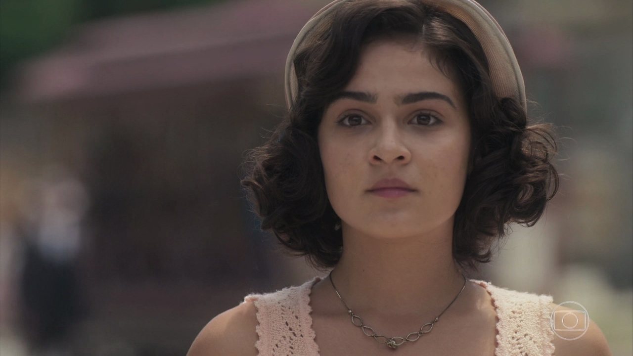Isabel (Giullia Buscacio) em Éramos Seis