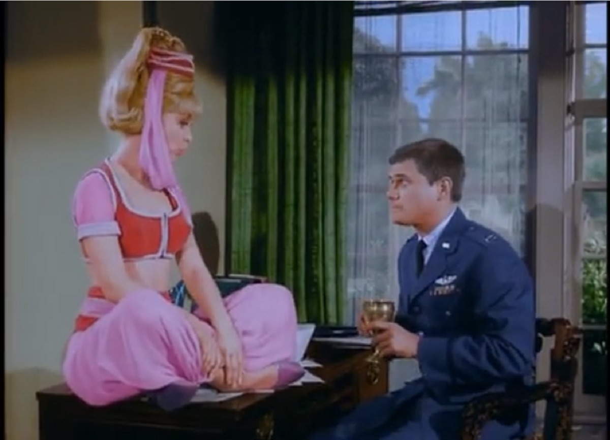 Jeannie e Major Nelson em Jeannie É Um Gênio