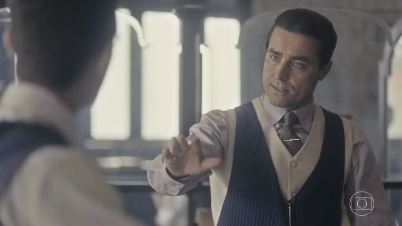 Julinho (André Luiz Frambach) e Almeida (Ricardo Pereira) em Éramos Seis