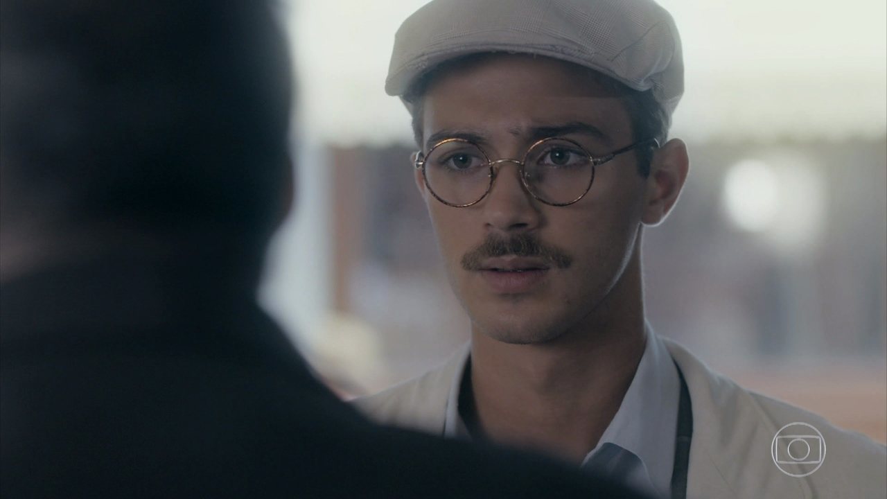 Julinho (André Luiz Frambach) em Éramos Seis