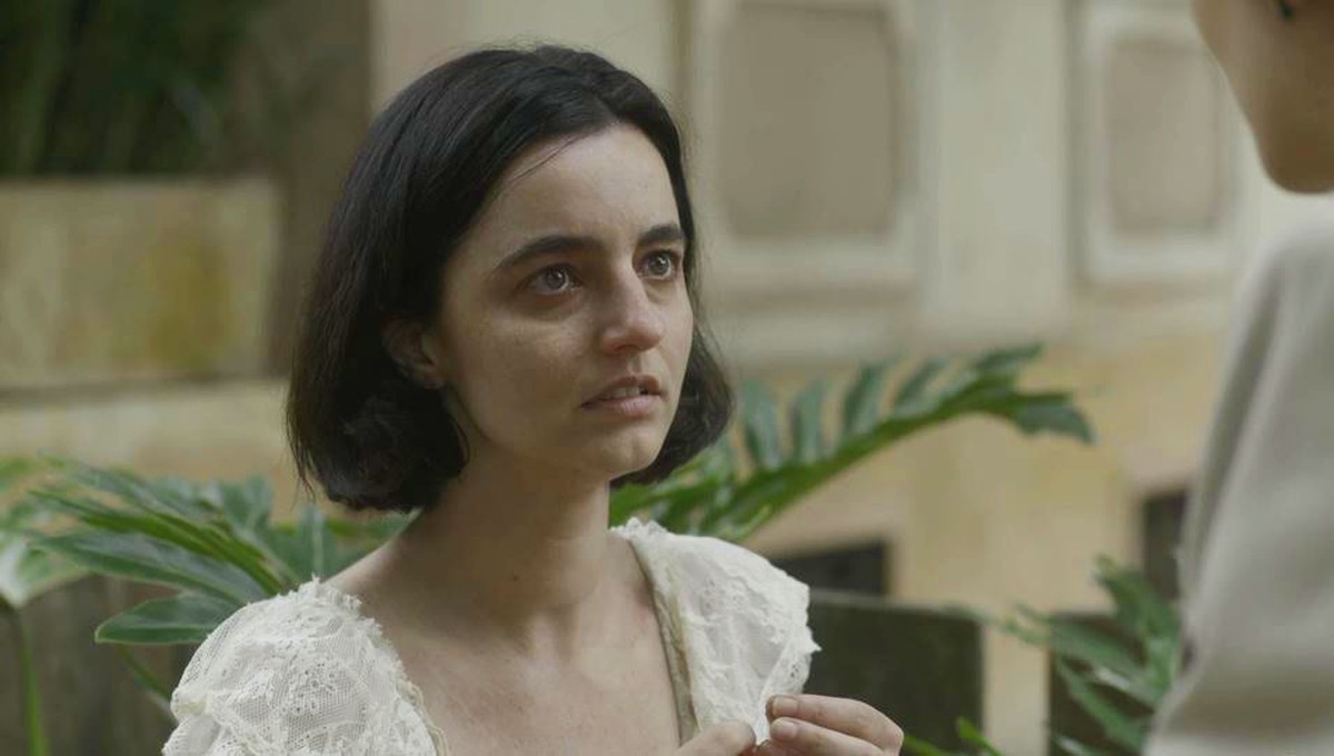 Justina (Júlia Stockler) em Éramos Seis