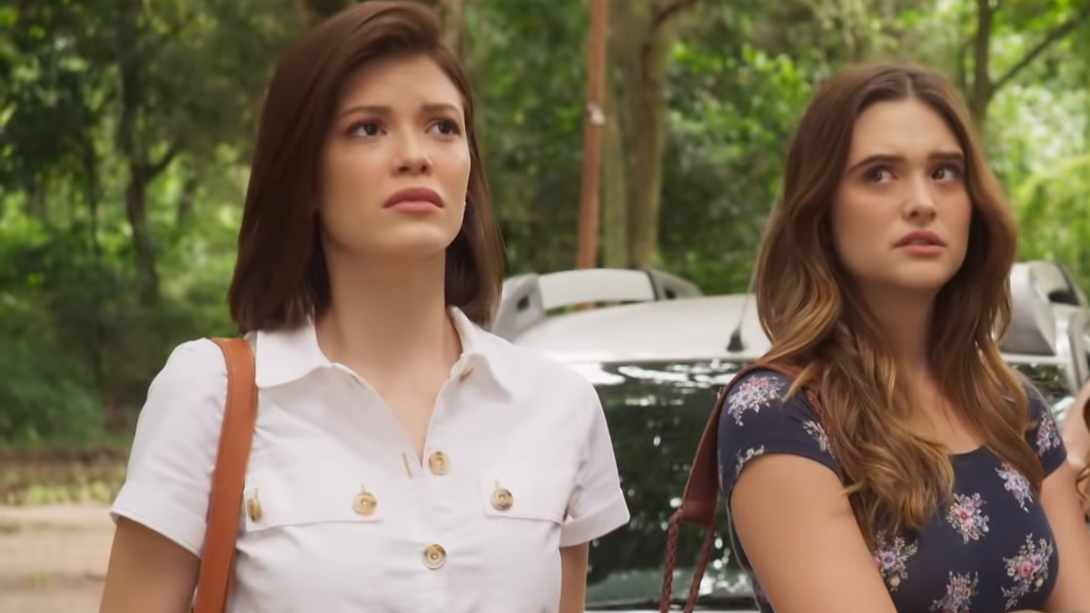 Kyra (Vitória Strada) e Luna (Juliana Paiva) em Salve-se Quem Puder