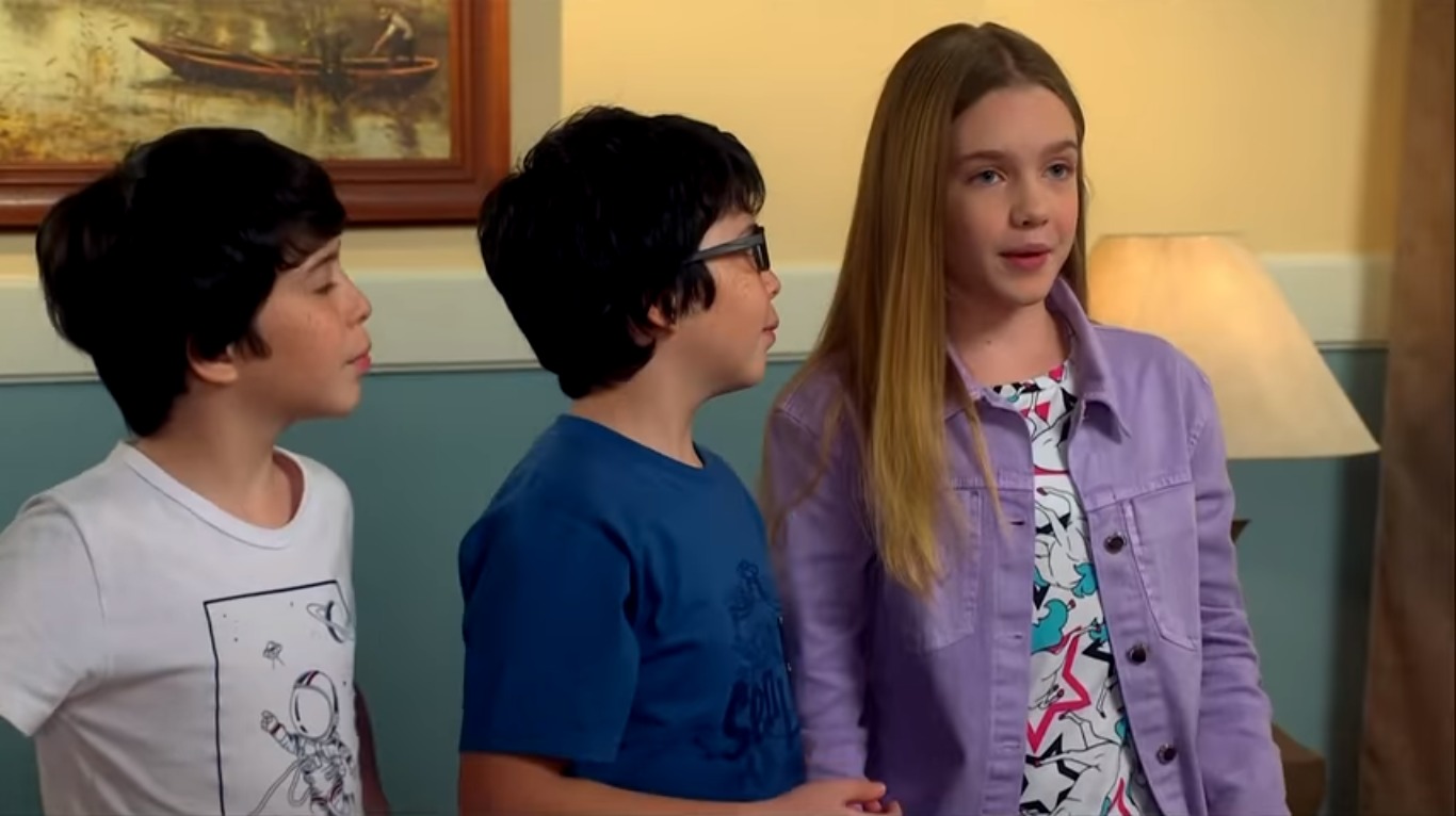 Lorena (Pietra Quintela), Benício (Kauan Siqueira) e Gael (Vinícius Siqueira) em As Aventuras de Poliana (Divulgação / SBT)