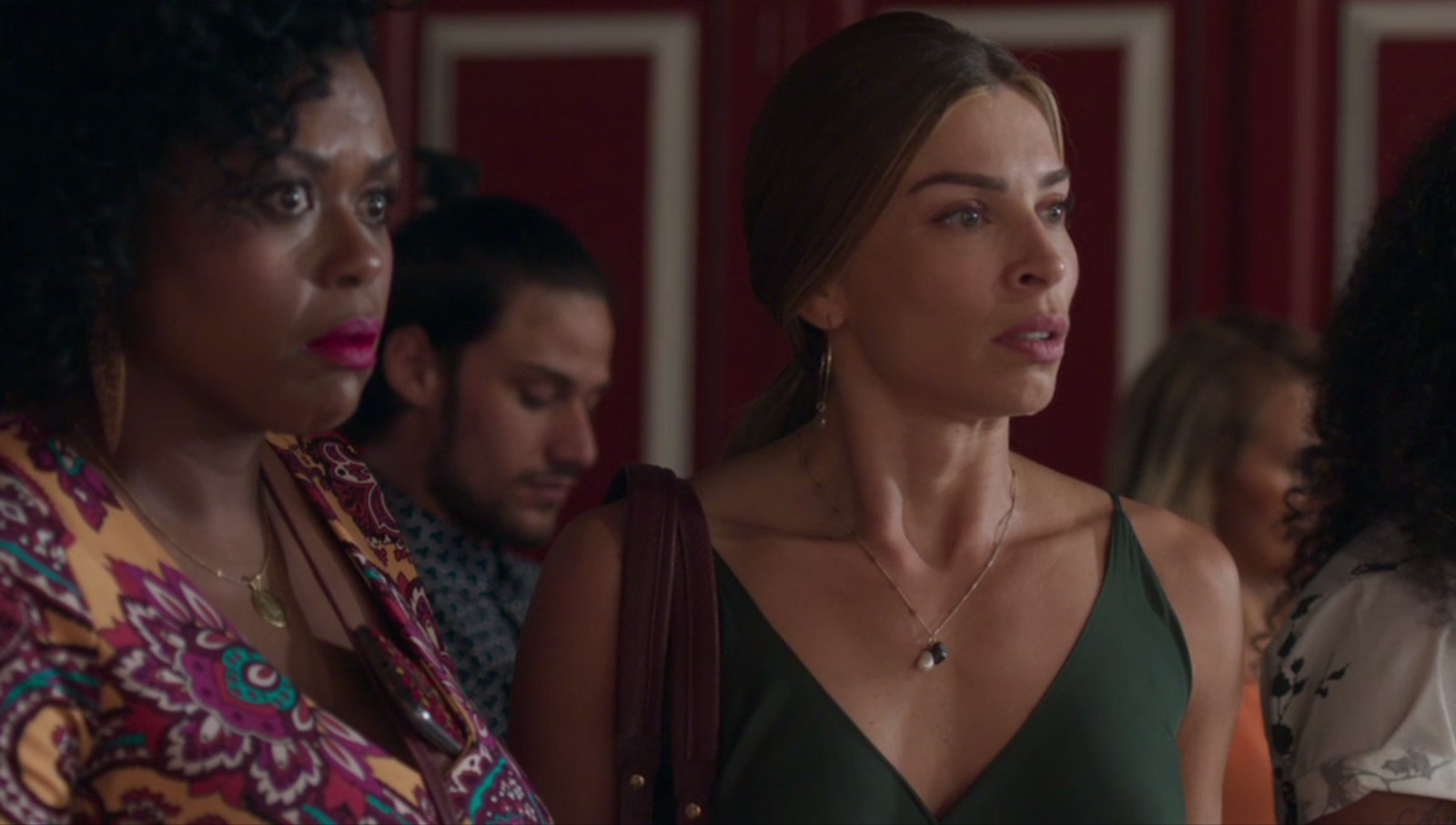 Lulu (Carla Cristina Cardoso) e Paloma (Grazi Massafera) em Bom Sucesso