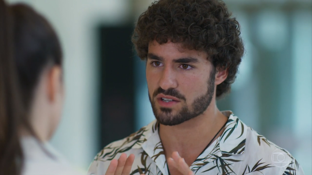 Luna (Juliana Paiva) e Juan (José Condessa) em Salve-se Quem Puder
