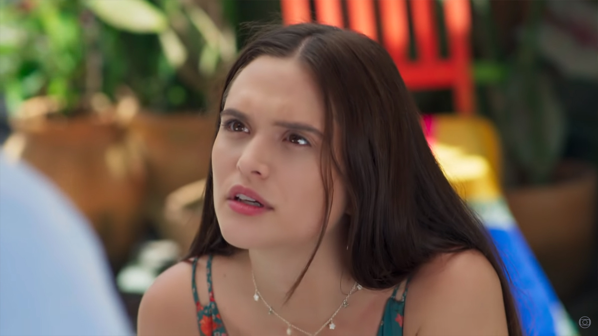 Luna (Juliana Paiva) em Salve-se Quem Puder