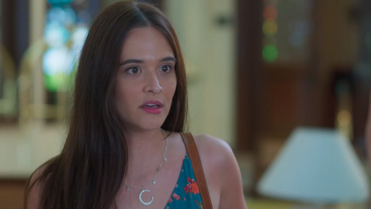 Luna (Juliana Paiva) em Salve-se Quem Puder