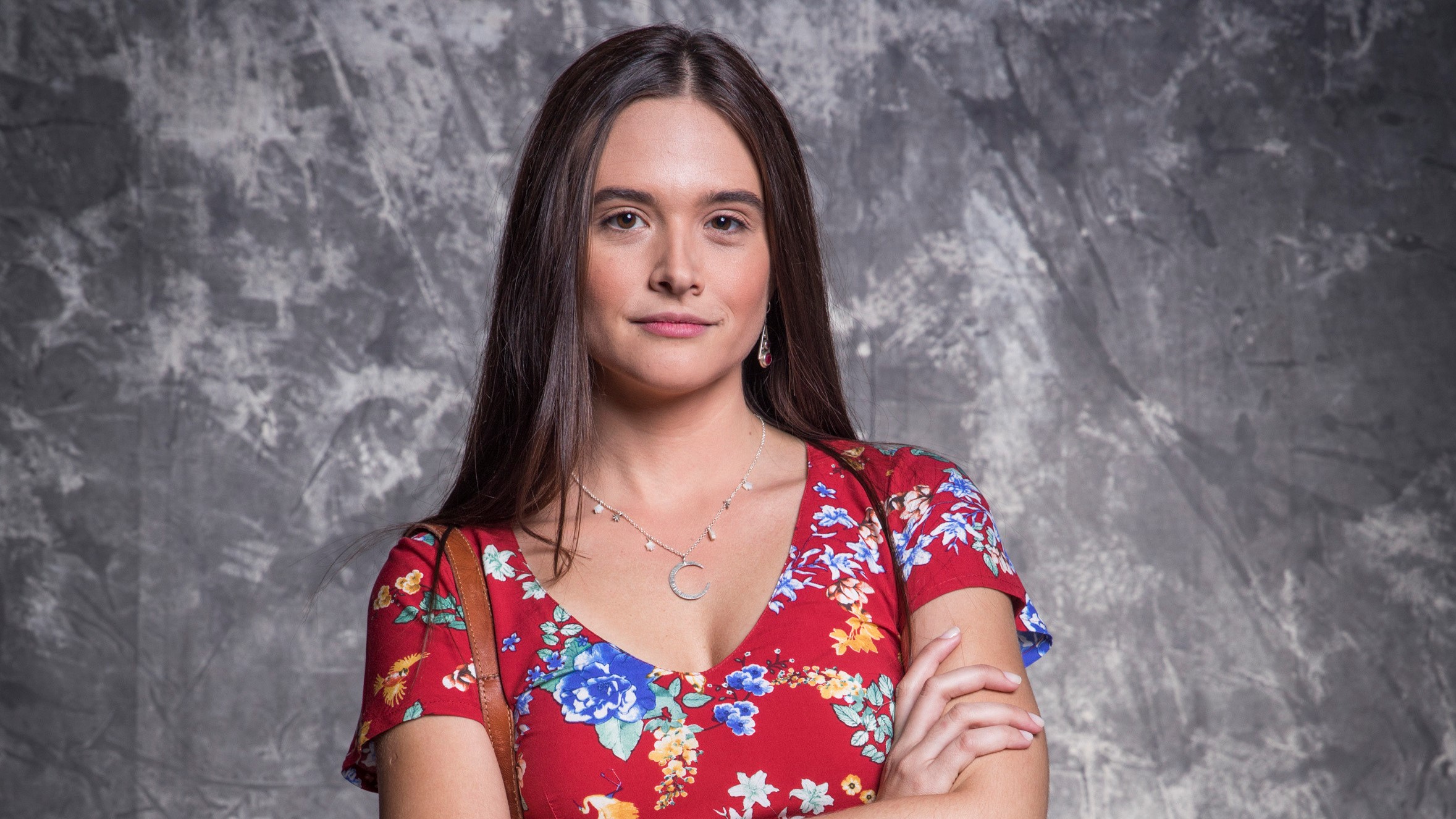Luna (Juliana Paiva) em Salve-Se Quem Puder