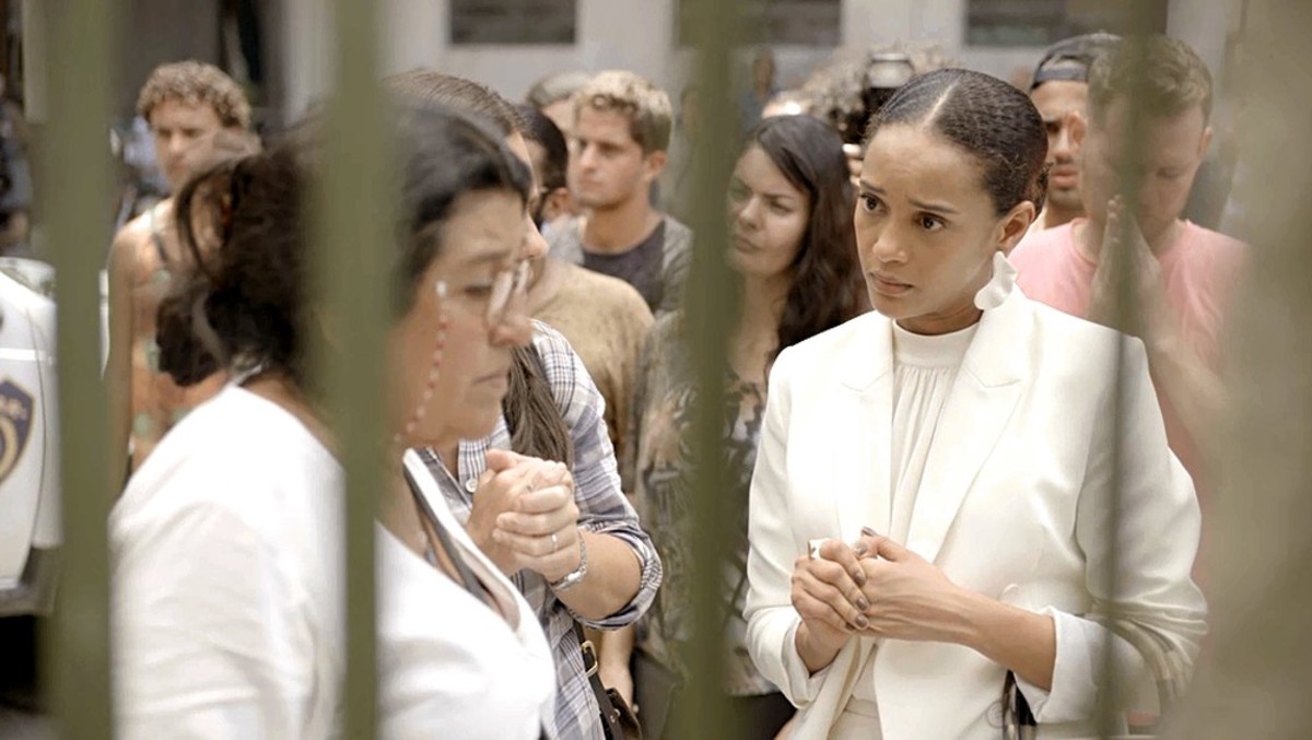Lurdes (Regina Casé) e Vitória (Taís Araújo) de Amor de Mãe