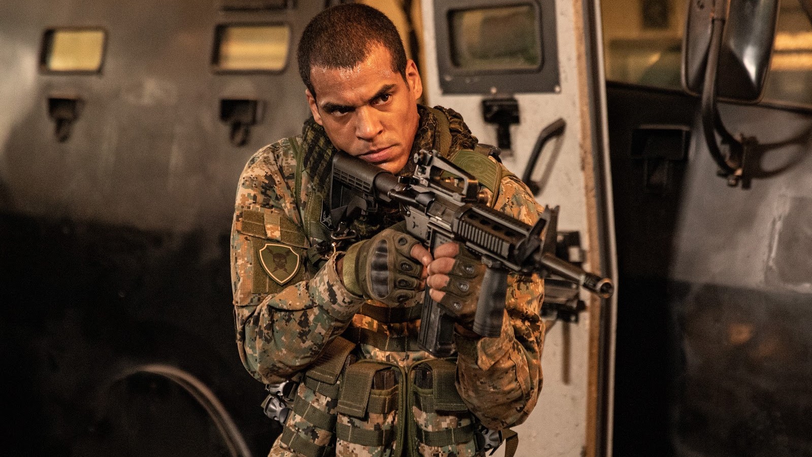 Marcelo Mello Júnior vive o protagonista de Arcanjo Renegado