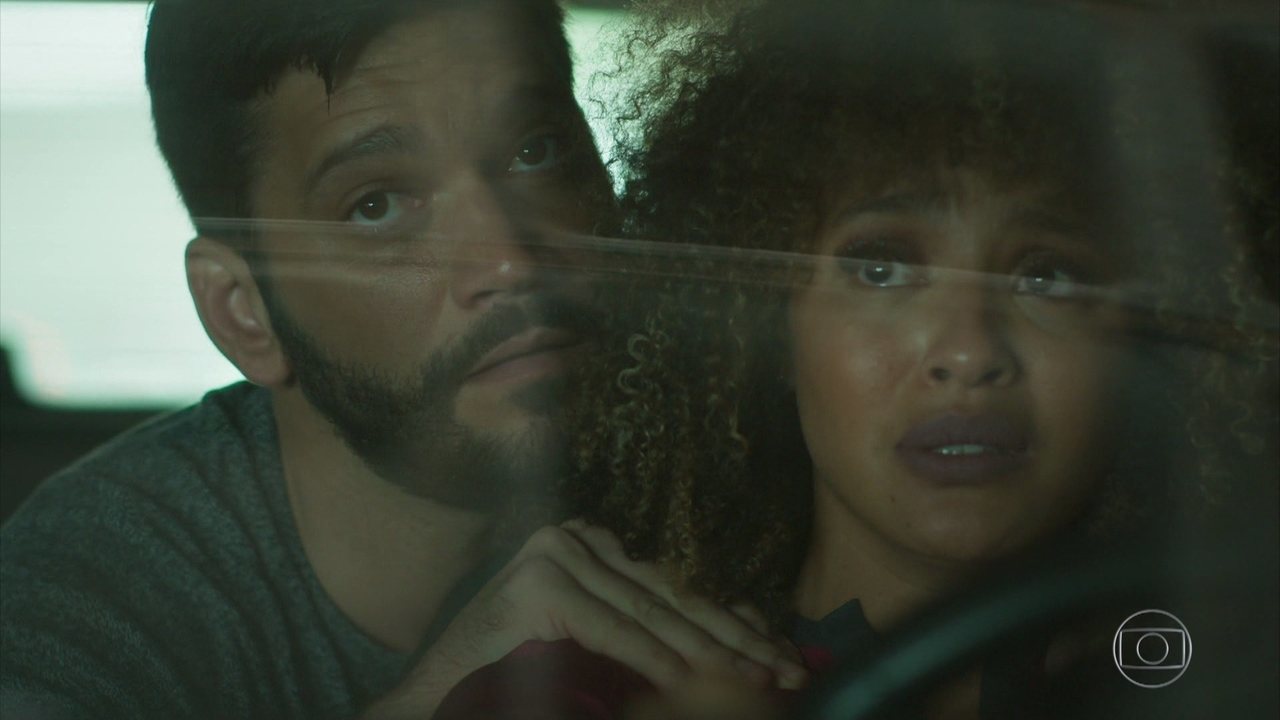 Diogo (Armando Babaioff) e Gisele (Sheron Menezzes) em Bom Sucesso