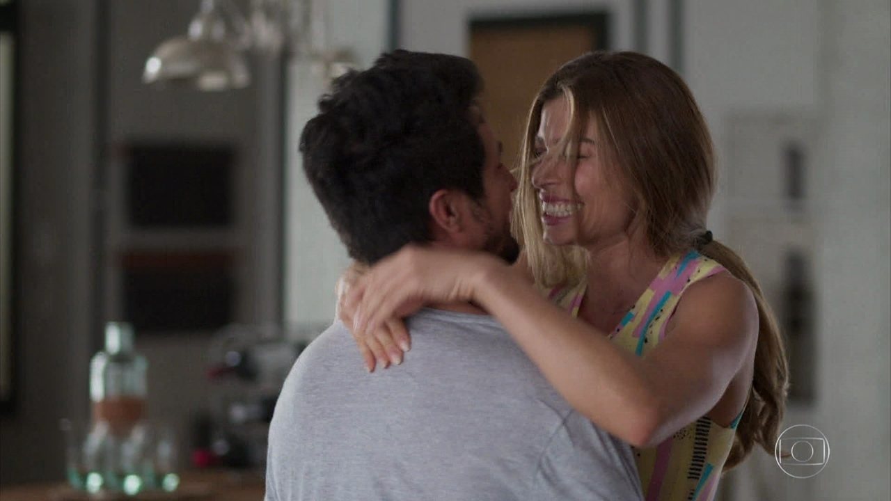 Marcos (Rômulo Estrela) e Paloma (Grazi Massafera) em Bom Sucesso