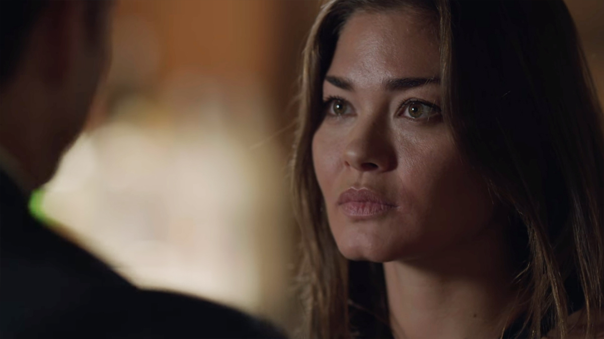 Naomi (Karen Kareño) em Betty, a Feia em NY