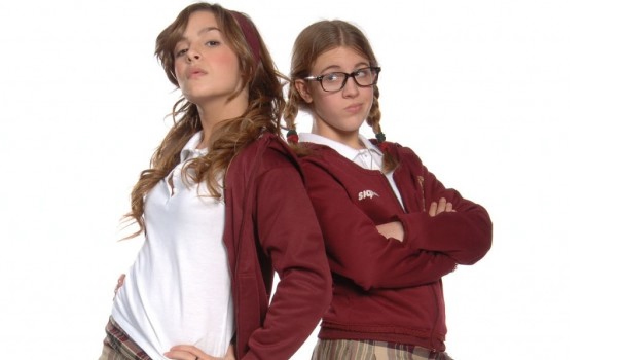 Laura Esquivel e Brenda Asnicar, protagonistas da versão original de Patinho Feio (Divulgação / Ideas del Sur)