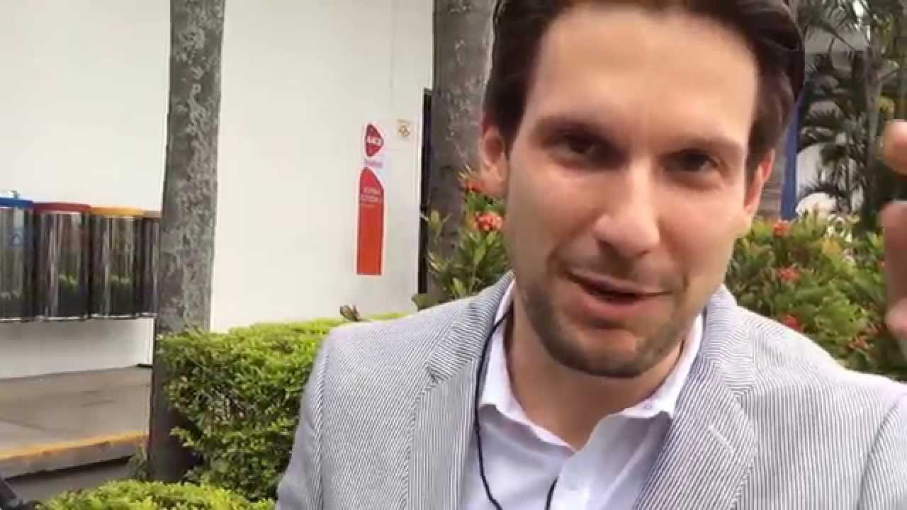 O repórter Rafael Pessina (Reprodução / YouTube)