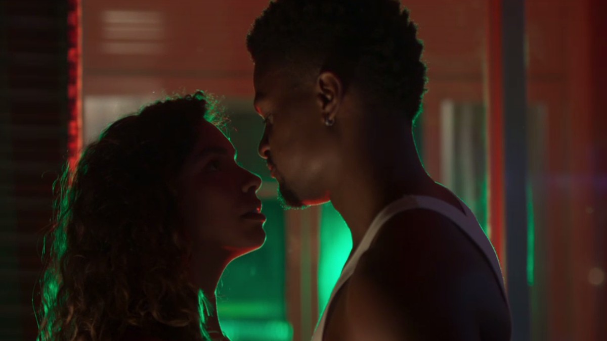 Ramon (David Júnior) e Francisca (Gabriela Moreyra) em Bom Sucesso