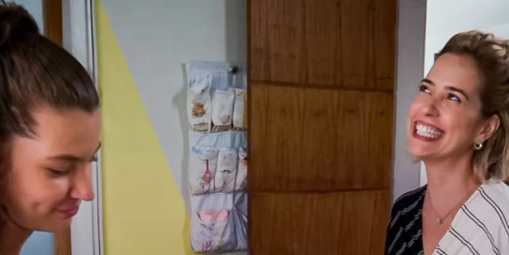 Rita (Alanis Guillen) e Lígia (Paloma Duarte) de Malhação - Toda Forma de Amar