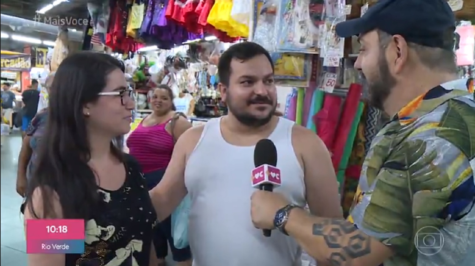 Beto Carramanhos pede autorização para marido de candidata à mudança de visual no Mais Você