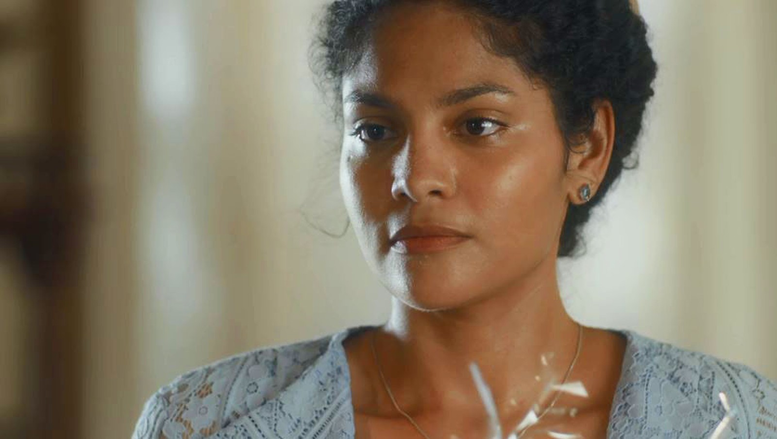 Shirley (Bárbara Reis) em Éramos Seis