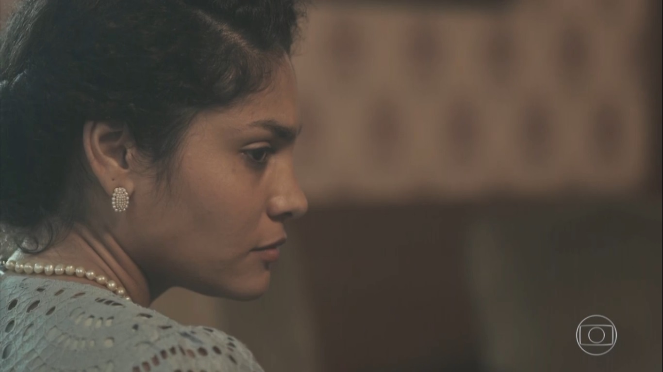 Shirley (Bárbara Reis) em Éramos Seis_