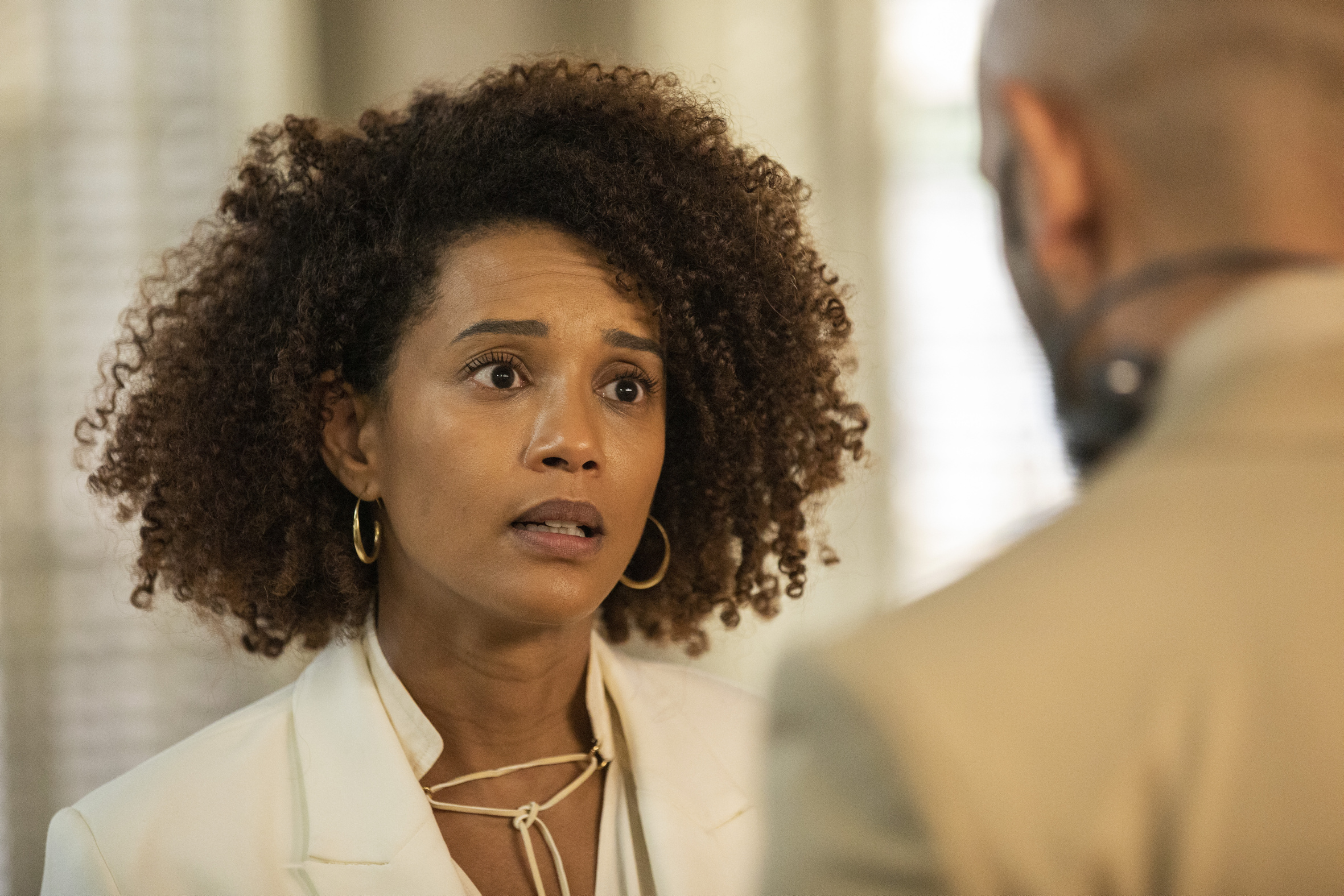 *** Local Caption *** Cap 56 – Cena 40 – Vitória (Taís Araujo) diz para Álvaro (Irandhir Santos) que não trabalha mais para ele. Ela rasga o contrato