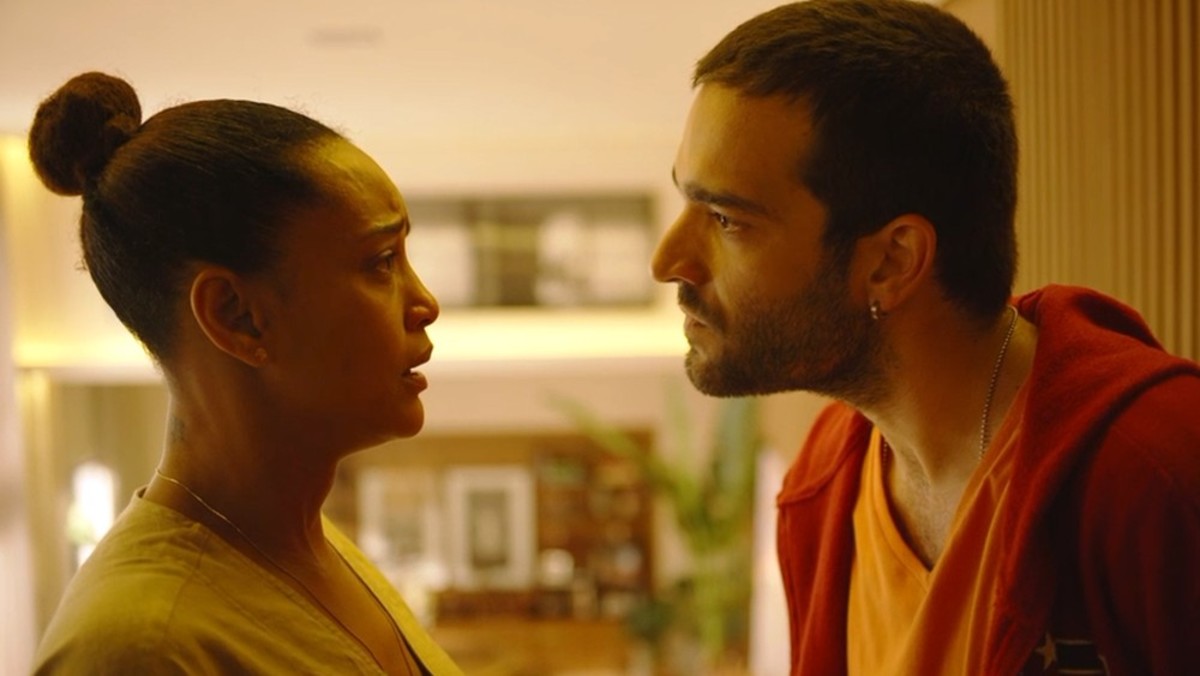Vitória (Taís Araújo) e Sandro (Humberto Carrão) de Amor de Mãe