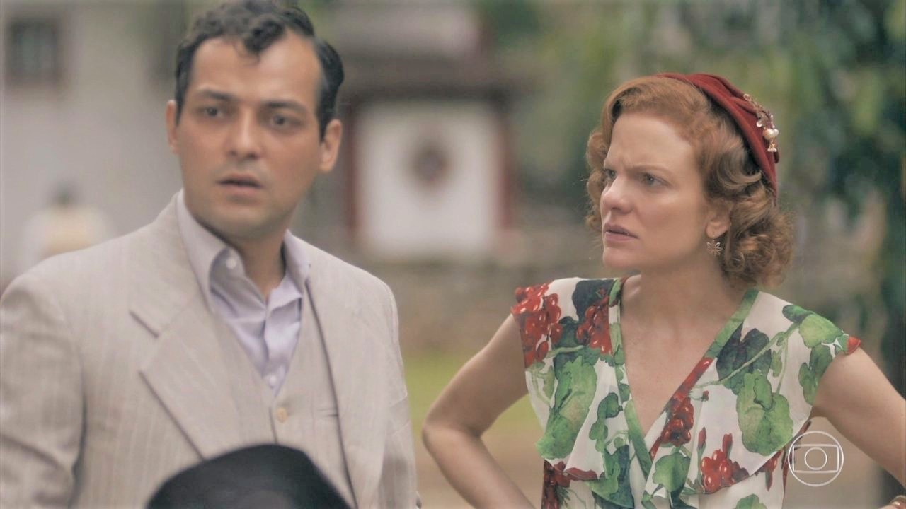 Zeca (Eduardo Sterblitch) e Olga (Maria Eduarda de Carvalho) em Éramos Seis