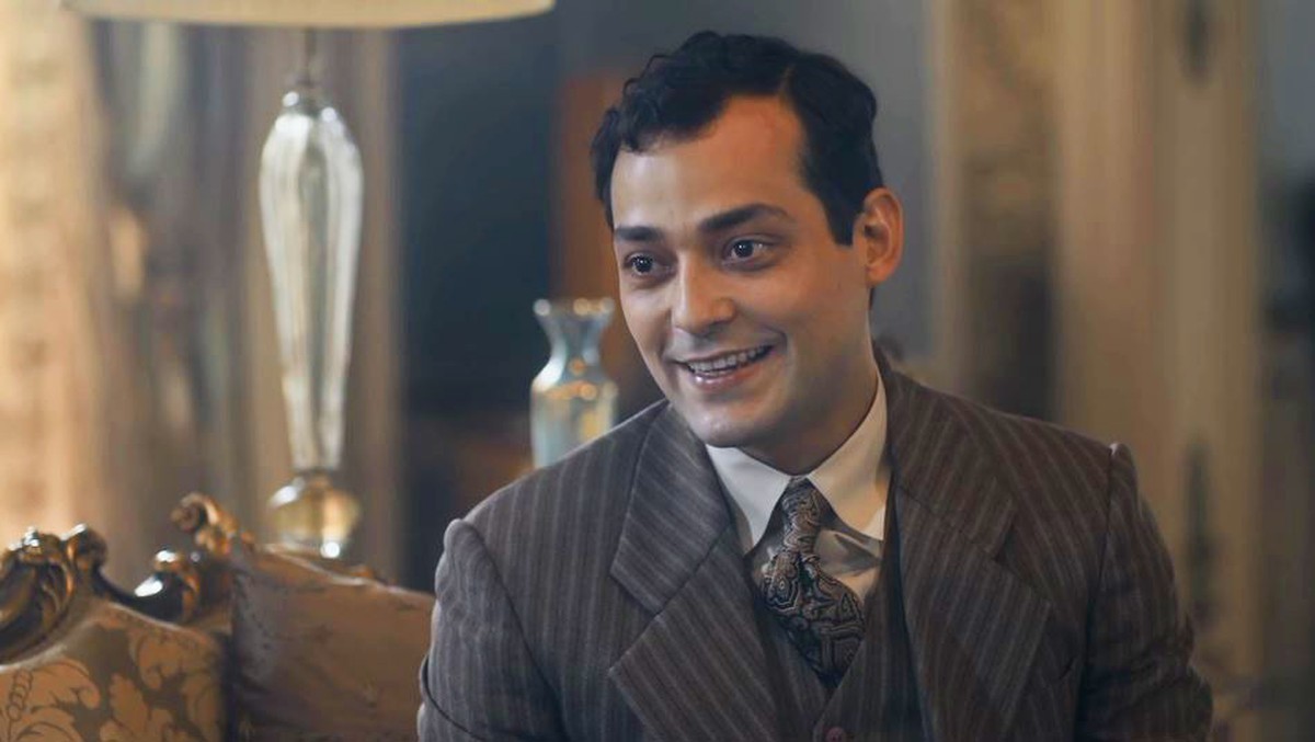 Zeca (Eduardo Sterblitch) em Éramos Seis