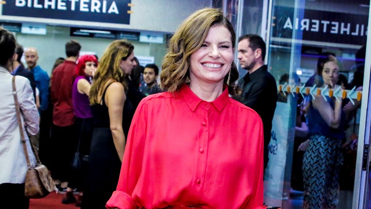 Débora Bloch é vencedora na categoria Melhor Atriz no Prêmio APCA (Foto: Agnews)