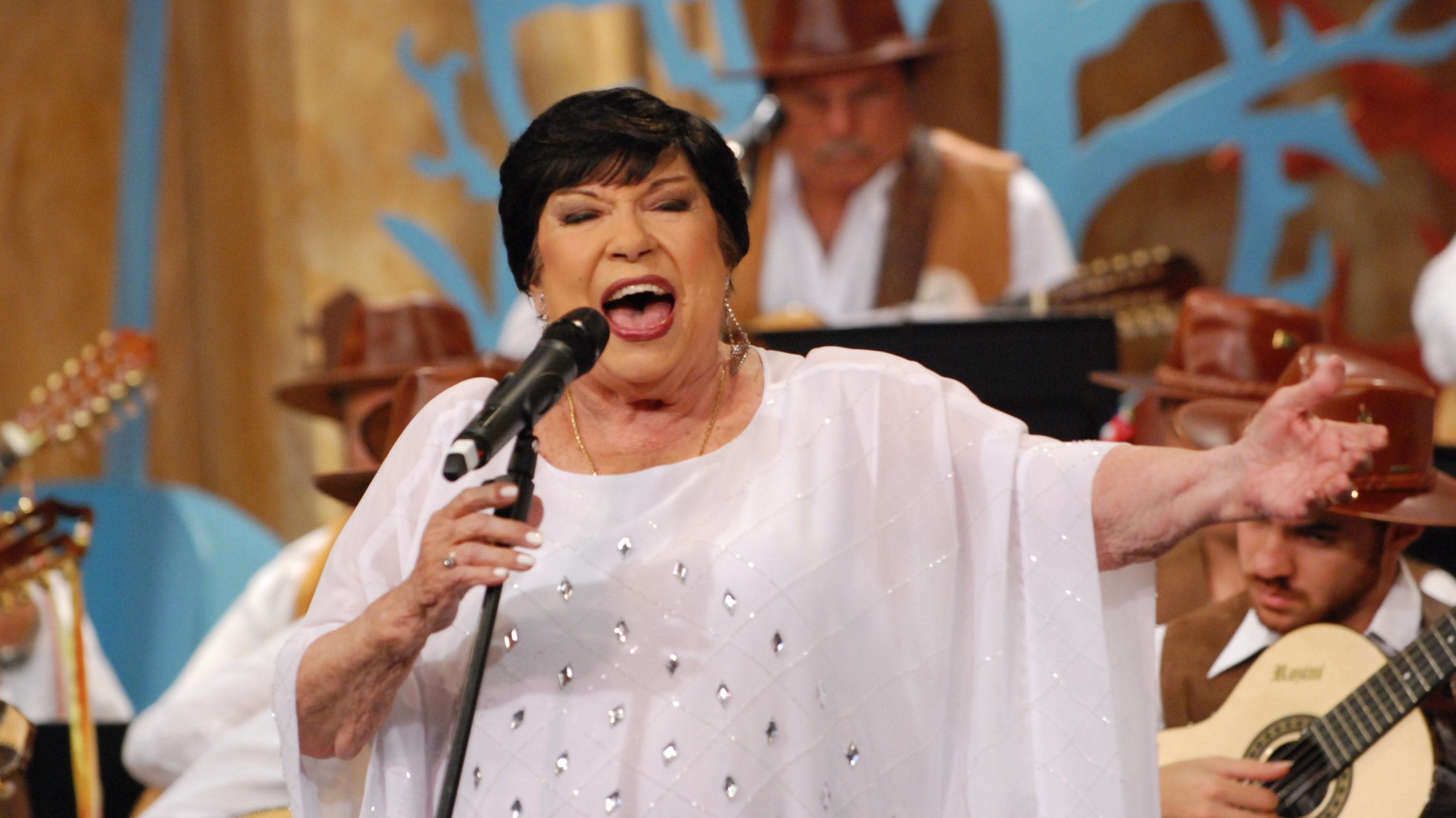 Inezita Barroso no programa Viola, Minha Viola (Cleones Ribeiro de Novais / TV Cultura)