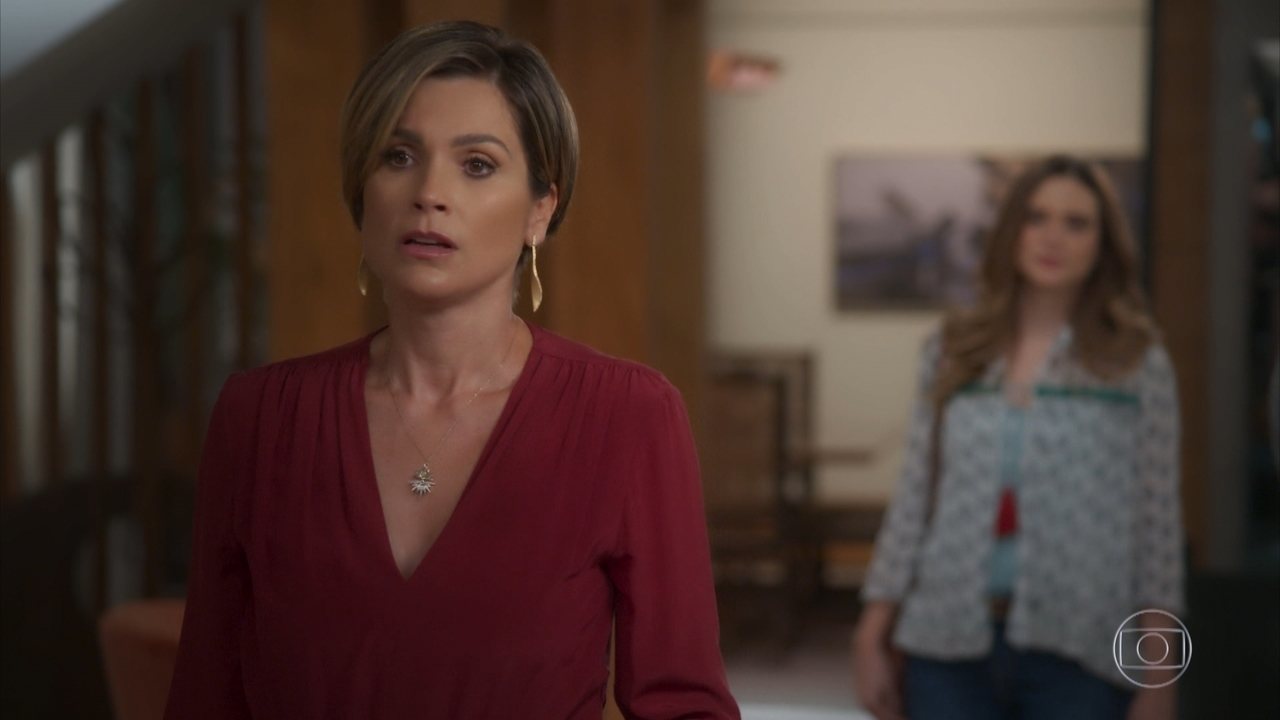 Helena (Flávia Alessandra) e Luna (Juliana Paiva) em Salve-se Quem Puder