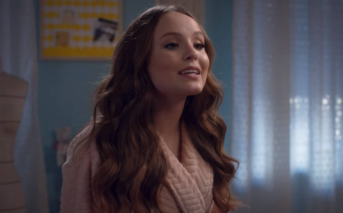Larissa Manoela em cena do filme Modo Avião