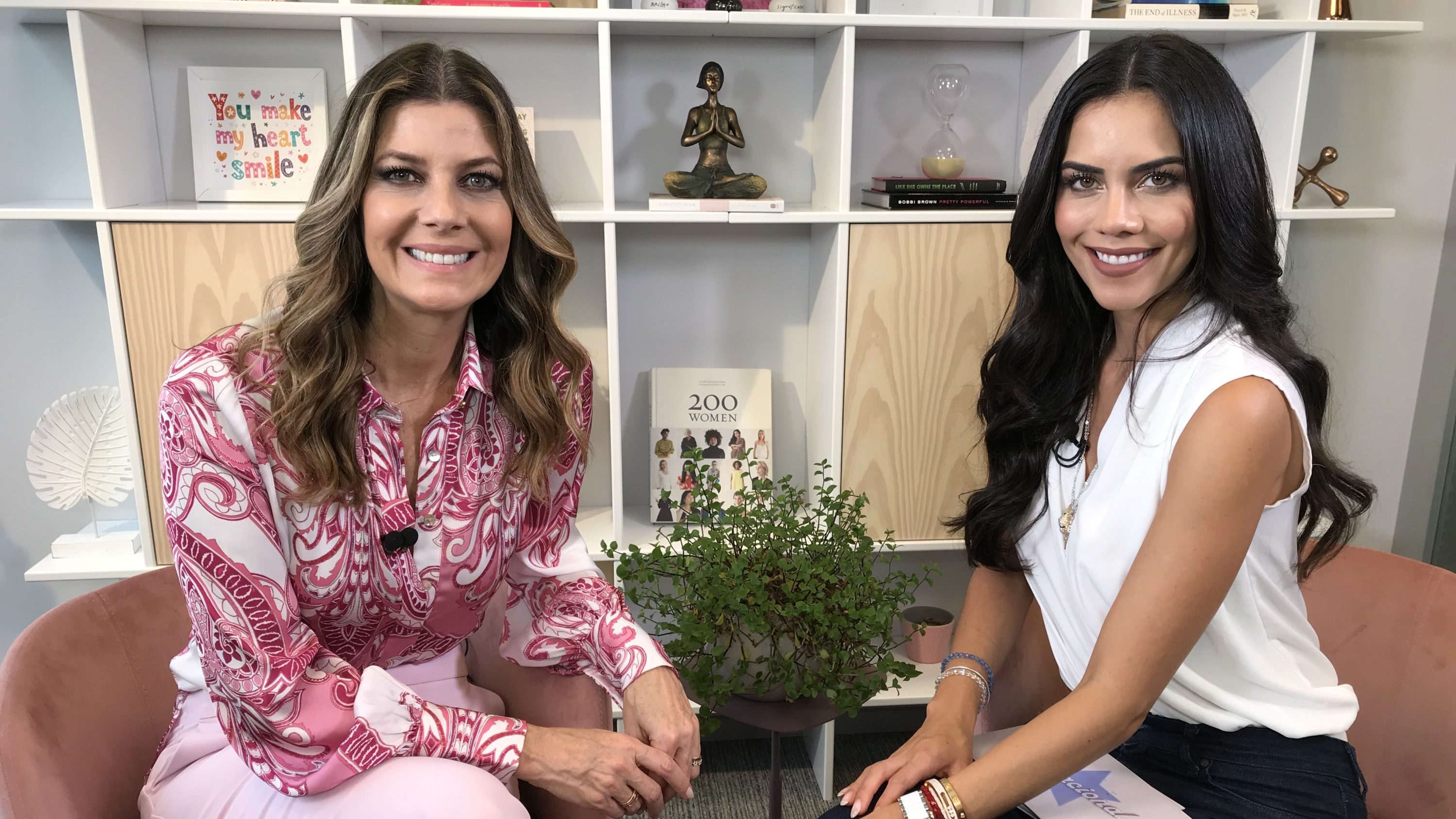 Daniela Albuquerque recebe Fabiana Scaranzi no Sensacional (Divulgação / RedeTV!)