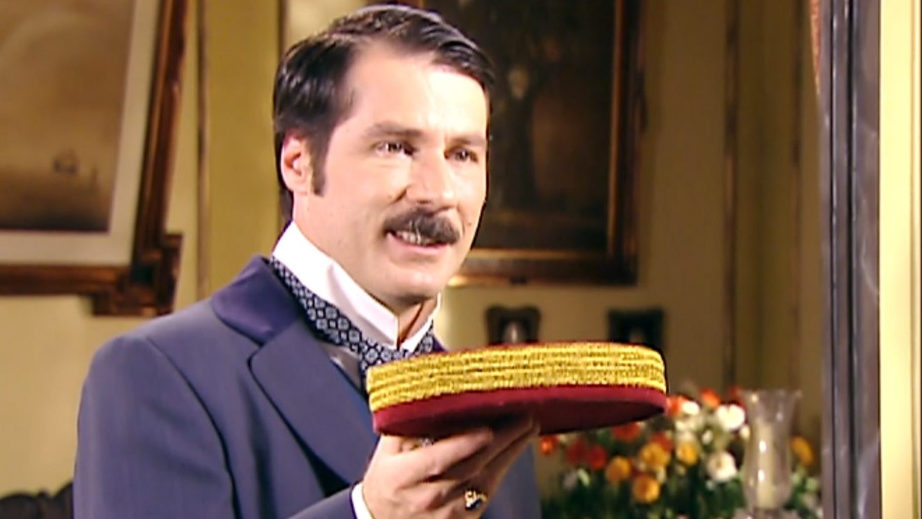 Leôncio (Leopoldo Pacheco) prepara armadilha em A Escrava Isaura