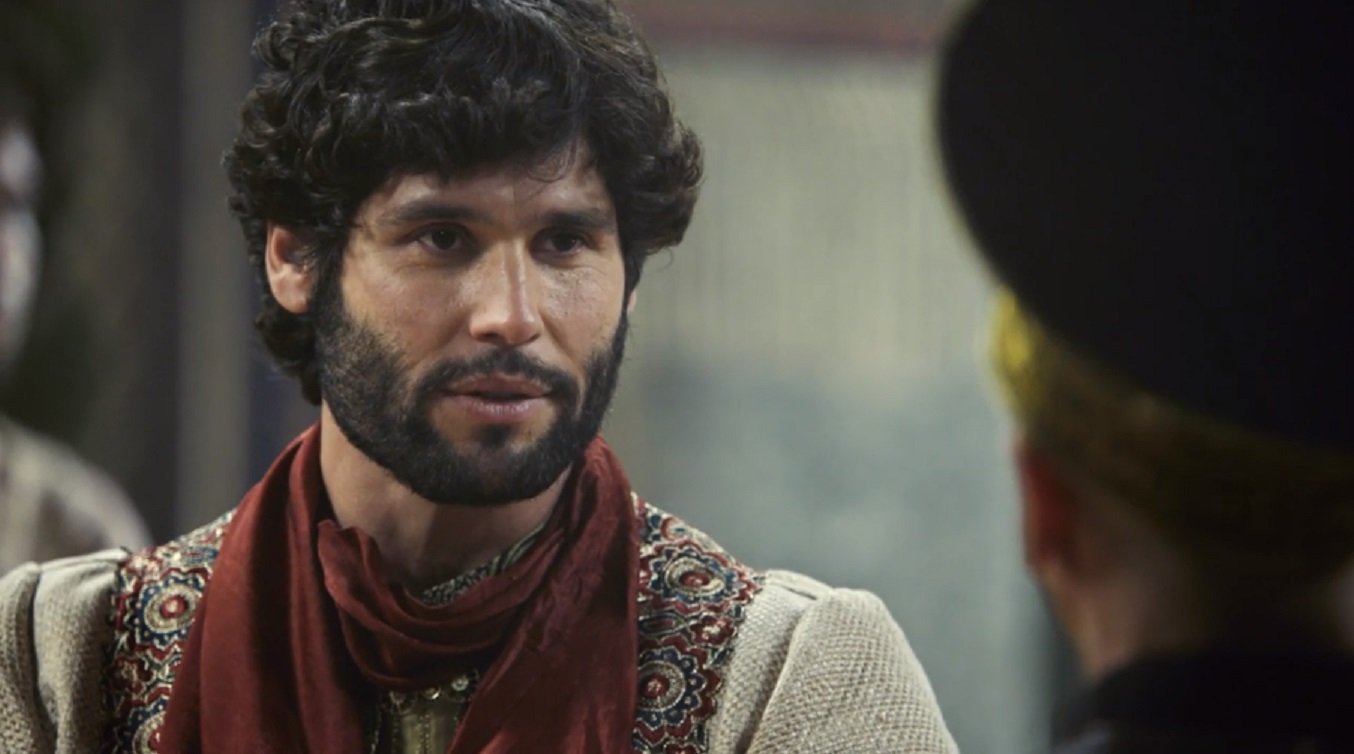 Asher (Dudu Azevedo) retorna rico da Babilônia em O Rico e Lázaro