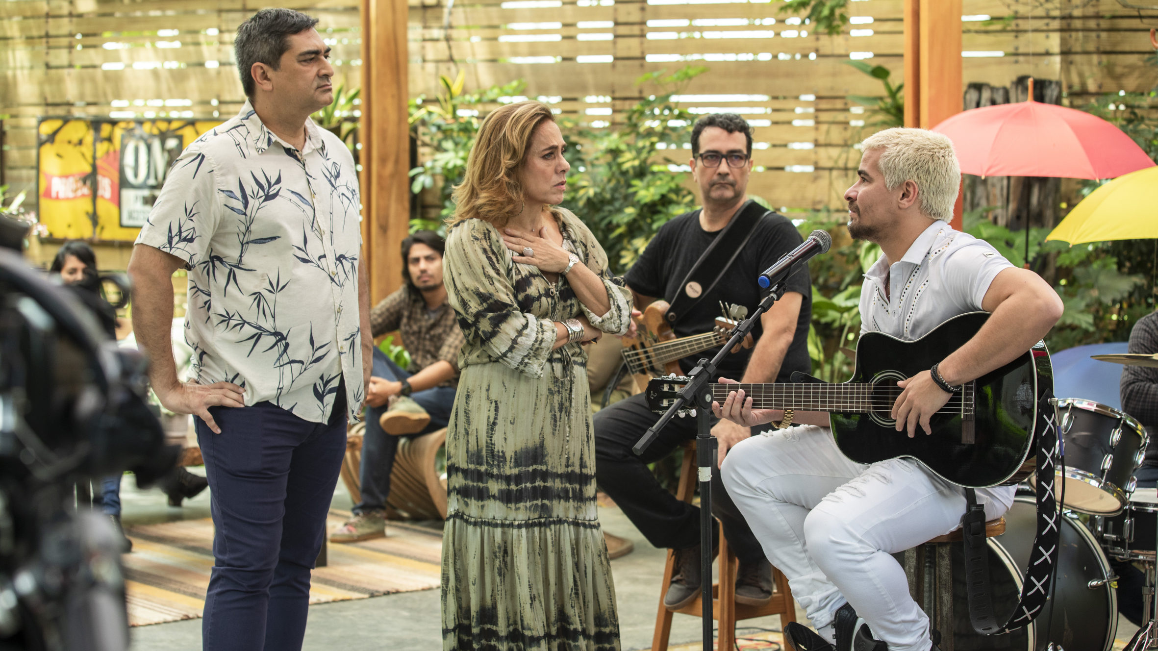Ryan (Thiago Martins) participa do ‘É de Casa’ e faz apelo por Domênico durante entrevista com Cissa Guimarães e Zeca Camargo. *** Local Caption *** Cap 67 – Cena 14 – Ryan (Thiago Martins) é entrevistado no programa É de Casa