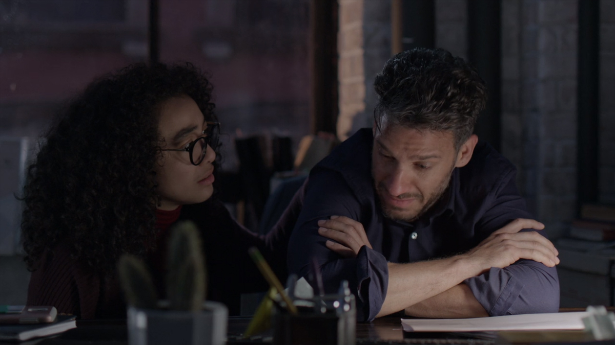 Betty (Elyfer Torres) e Armando (Erick Elías) em Betty, a Feia em NY