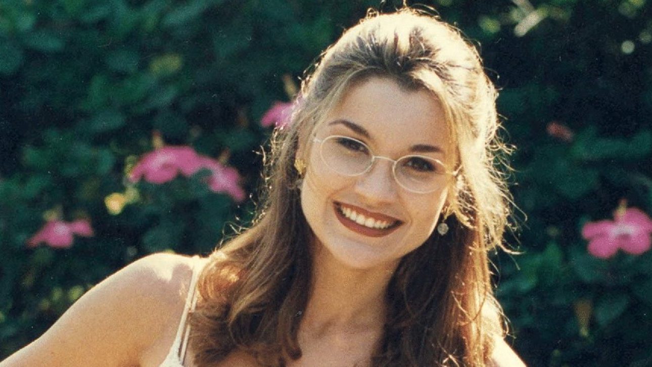 Flávia Alessandra como Dorothy em A Indomada