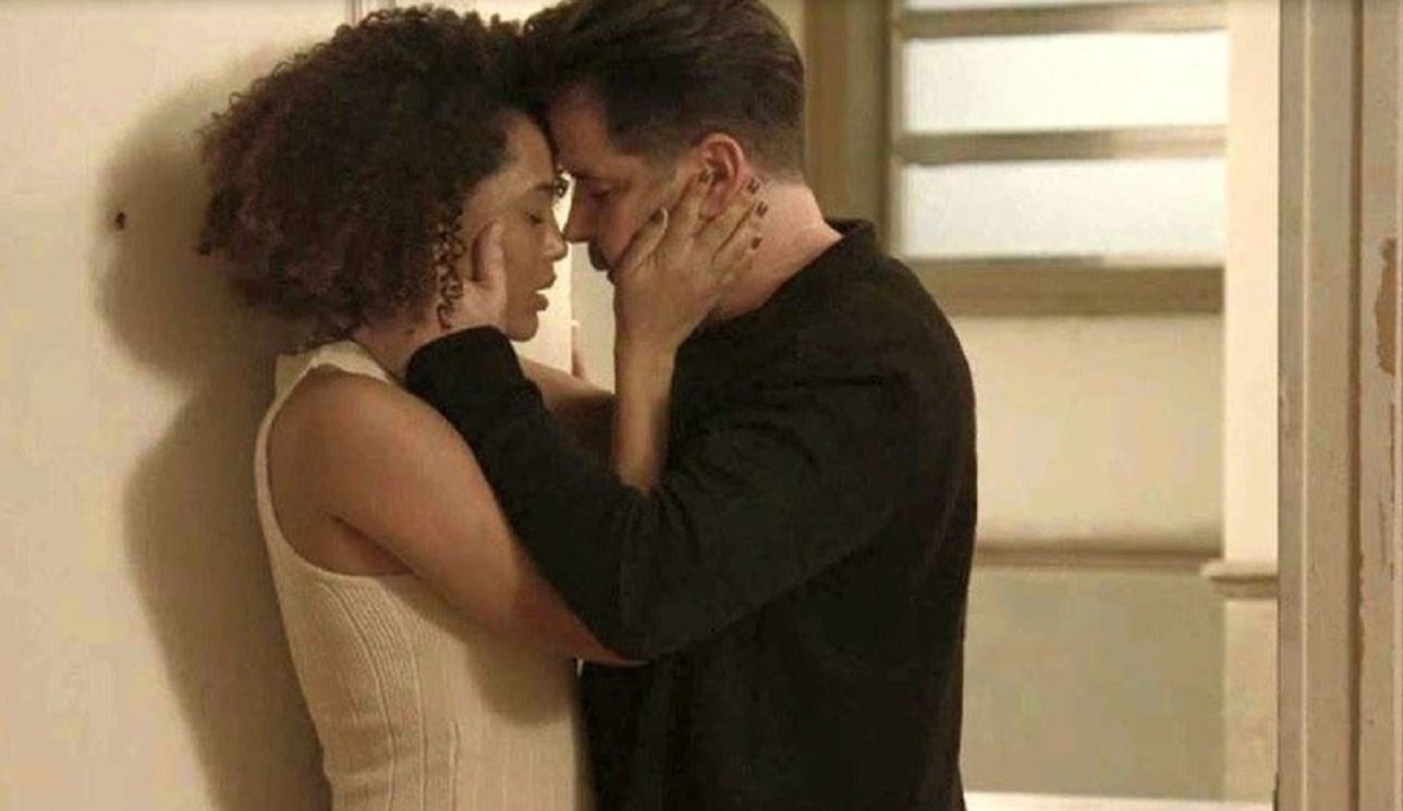 Vitória (Taís Araújo) e Raul (Murilo Benício) em Amor de Mãe