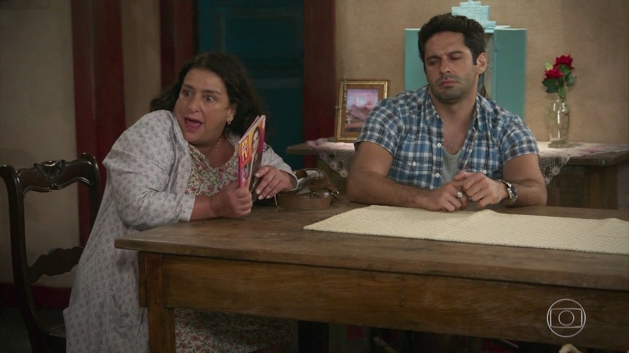 Ermelinda (Grace Gianoukas) e Zezinho (João Baldasserini) em Salve-se Quem Puder