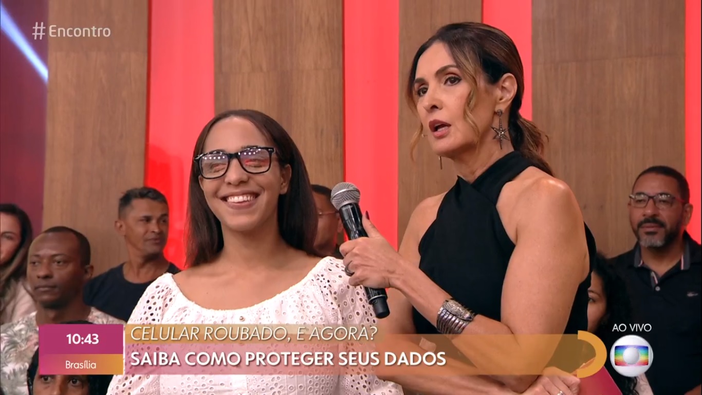Fátima Bernardes com moça da plateia do Encontro