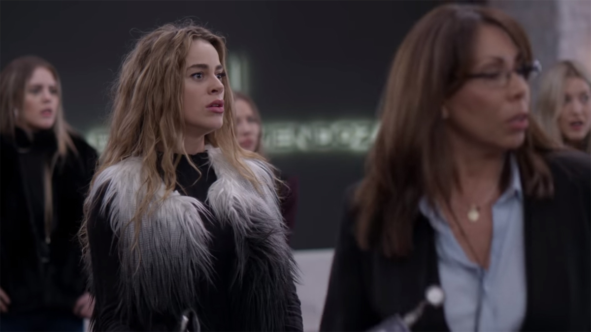 Jenny (Candela Marquez) e Sofia (Amaranta Ruiz) em Betty, a Feia em NY