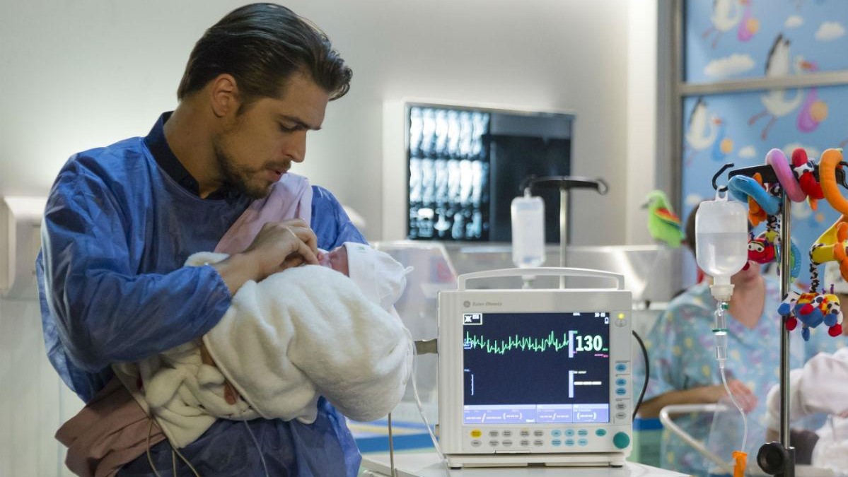 Jorge (Diogo Morgado) e sua filha em Ouro Verde