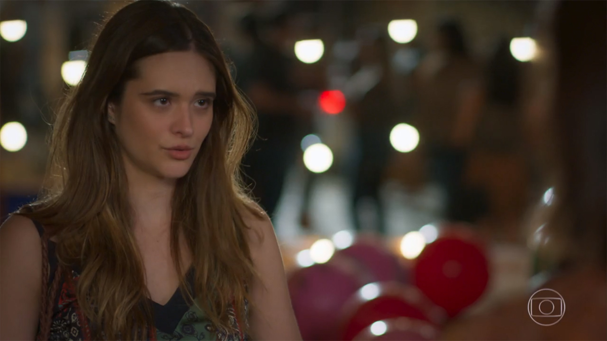 Luna (Juliana Paiva) em Salve-se Quem Puder